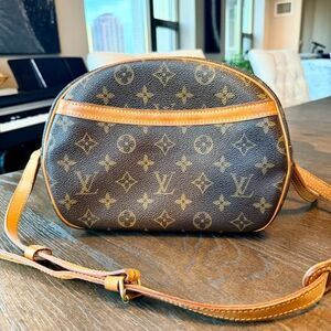 ✨Classic LV Louis Vuitton Monogram Crossbody ✨
